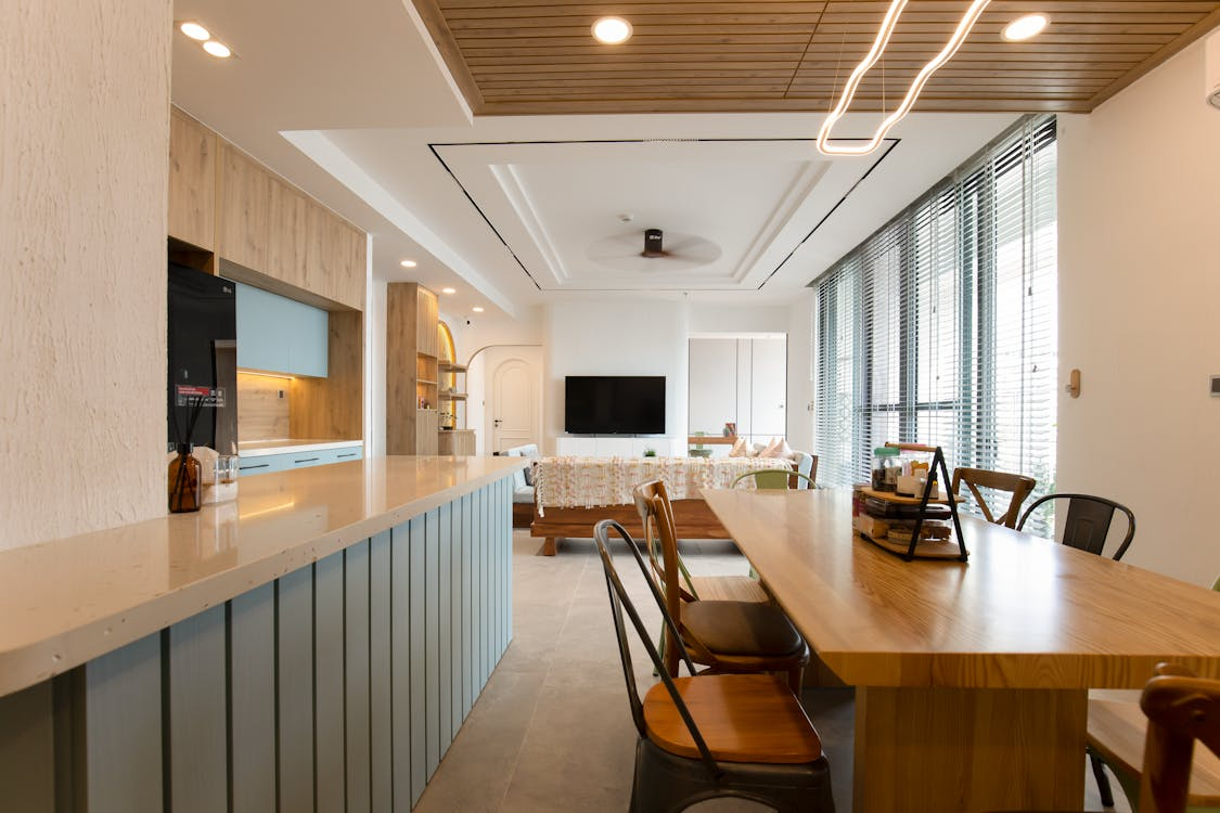 Lighting & Layout: How Smart Fixtures Elevate Home Interiors